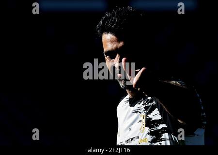 Juventus Torwart Gianluigi Buffon begrüßt während der italienischen Meisterschaft Serie A Fußballspiel zwischen SS Lazio und Juventus FC am 8. November 2020 im Stadio Olimpico in Rom, Italien - Foto Federico Proietti / DPPI Stockfoto