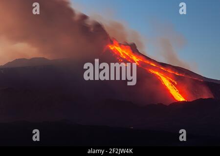 Übersicht über den Vulkan Ätna während des Ausbruchs von 16 Februar 2020 Stockfoto