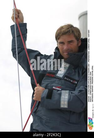 SEGELN - LA SOLITAIRE AFLELOU LE FIGARO 2007 - VORBEREITUNG - LORIENT (FRA) - 14/07/2007 FOTO : CHRISTOPHE GUIGUENO / DPPI DISTINXION / SKIPPER : FREDERIC DUTHIL (FRA) Stockfoto