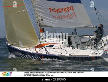 SEGELN - LA SOLITAIRE AFLELOU LE FIGARO 2007 - VORBEREITUNG - LORIENT (FRA) - 14/07/2007 FOTO : CHRISTOPHE GUIGUENO / DPPI DISTINXION / SKIPPER : FREDERIC DUTHIL (FRA) Stockfoto