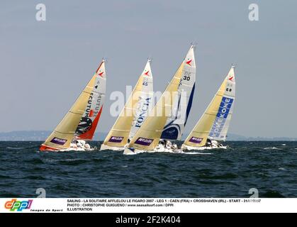 SEGELN - LA SOLITAIRE AFLELOU LE FIGARO 2007 - ETAPPE 1 : CAEN (FRA) > CROSSHAVEN (IRL) - START - 31/07/2007 FOTO : CHRISTOPHE GUIGUENO / WWW.SEASAILSURF.COM / DPPI ILLUSTRATION Stockfoto