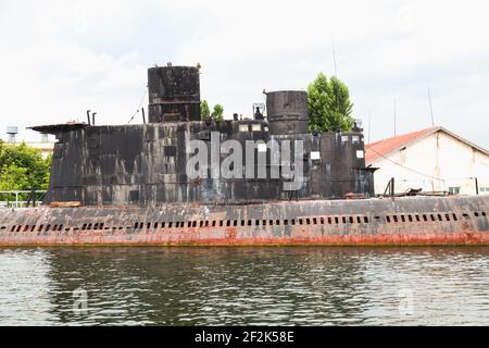 Alte rostige U-Boote der bulgarischen Marine steht bei Varna Marine Basis Stockfoto