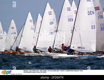 SEGELN - KIEL WOCHE 2007 - KIEL (GER) - 16. BIS 24. JUNI 2007 - FOTO : CHRISTOPHE SORENTI / DPPI ANWÄRTERKLASSE / FLOTTE AM START Stockfoto