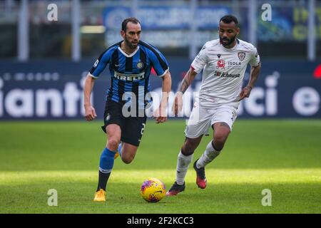 Diego Godin (Inter), Joao Pedro (Cagliari) während der italienischen Meisterschaft Serie EIN Fußballspiel zwischen FC Internazionale und Cagliari Calcio am 26. Januar 2020 im Giuseppe Meazza Stadion in Mailand, Italien - Foto Morgese - Rossini / DPPI Stockfoto