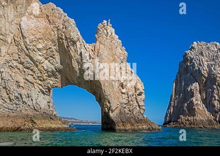 Naturbogen von Cabo San Lucas / El Arco, wo der Golf von Kalifornien auf der Halbinsel Baja California Sur, Mexiko, den Pazifik trifft Stockfoto