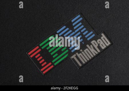 NEW YORK, USA - CIRCA MÄRZ 2021: IBM meldet sich auf einem ThinkPad Laptop an Stockfoto
