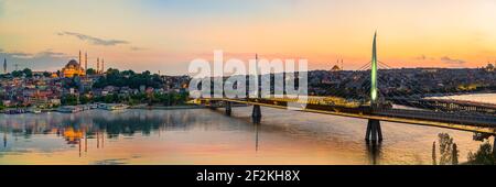 U-Bahn-Station an der Golden Horn Brücke in Istanbul Stockfoto