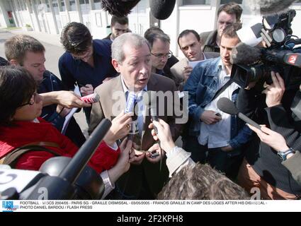 FUSSBALL - MISCS 2004/05 - PARIS SG - GRAILLE ENTLASSUNG - 03/05/2005 - FRANCIS GRAILLE IM CAMP DES LOGES NACH SEINE ENTLASSUNG - FOTO DANIEL BARDOU / FLASH PRESS Stockfoto