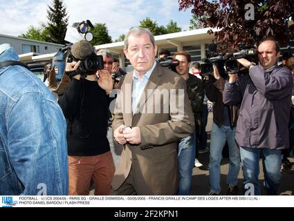 FUSSBALL - MISCS 2004/05 - PARIS SG - GRAILLE ENTLASSUNG - 03/05/2005 - FRANCIS GRAILLE IM CAMP DES LOGES NACH SEINE ENTLASSUNG - FOTO DANIEL BARDOU / FLASH PRESS Stockfoto