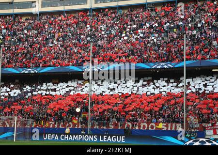 Gesamtansicht der Atletico de Madrid Fantribünen vor dem UEFA Champions League 2013/2014 Fußballspiel Halbfinale, erste Etappe zwischen Atletico Madrid und Chelsea am 22. April 2014 im Vicente Calderon Stadion in Madrid, Spanien. Foto Manuel Blondau / AOP Press / DPPI Stockfoto