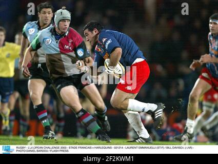 RUGBY - EUROPÄISCHE HERAUSFORDERUNG 2003 - STADE FRANCAIS / HARLEQUINS - 021214 - LAURENT EMMANUELLI (ST-F) / BILL DAVISON (HAR) - FOTO DANIEL BARDOU / FLASH DRÜCKEN Stockfoto