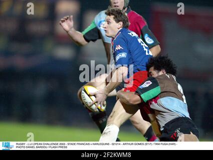 RUGBY - EUROPÄISCHE HERAUSFORDERUNG 2003 - STADE FRANCAIS / HARLEQUINS - 021214 - ARTHUR GOMES (ST-F) / TANI FUGA (HAR) - FOTO DANIEL BARDOU / FLASH DRÜCKEN Stockfoto