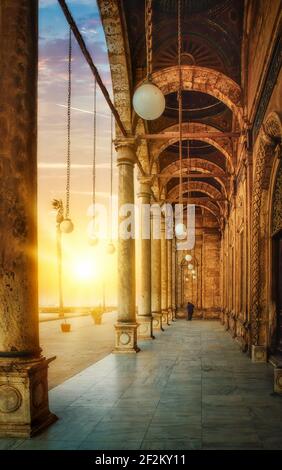 Bogen und Säulen der Muhammad Ali Moschee in Kairo Stockfoto