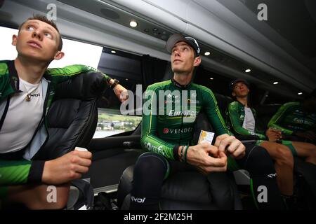 Fahrer von Team Europcar sind im Team Bus vor dem Start während der Tour of France, UCI World Tour 2014, Etappe 9, Gerardmer - Mulhouse (170 km), am 13. Juli 2014 abgebildet - Foto Manuel Blondau / AOP Press / DPPI Stockfoto