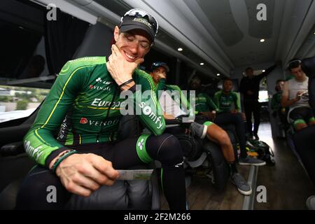 Fahrer von Team Europcar sind im Team Bus vor dem Start während der Tour of France, UCI World Tour 2014, Etappe 9, Gerardmer - Mulhouse (170 km), am 13. Juli 2014 abgebildet - Foto Manuel Blondau / AOP Press / DPPI Stockfoto