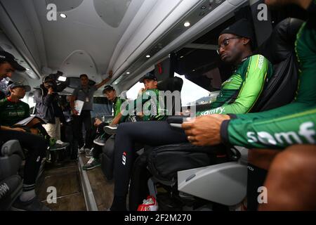 Fahrer von Team Europcar sind im Team Bus vor dem Start während der Tour of France, UCI World Tour 2014, Etappe 9, Gerardmer - Mulhouse (170 km), am 13. Juli 2014 abgebildet - Foto Manuel Blondau / AOP Press / DPPI Stockfoto