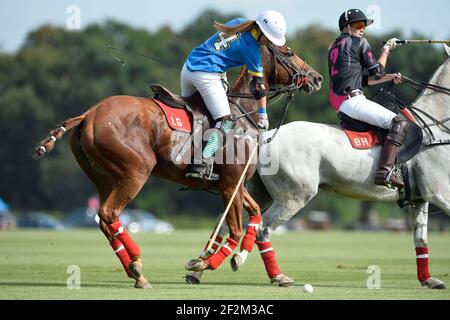 Reitsport - Polo - Finale Frauen - WARUM NICHT / TOM TAILOR während der French Open 2013 in Apremont / Chantilly (Frankreich) - 21th. September 2013 - 2nd Women French Open Chopard - 13. French Open - Foto : Christophe Bricot / DPPI - Team TOM TAILOR (Blau) ? Zentrum Porsche Roissy ( Lavinia Fabre (Cap.) - FRA - Naomi Schroder - GER - Tahnee Schroder - GER - Lia Salvo ? ARG und Team WHY NOT (schwarz und pink) Hana Grill (Cap.) - AUS - Gaele Gosset - FRA - Hazel Jackson - GBR - Anna Kates-Davis ? GBR Stockfoto