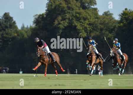 Reitsport - Polo - Finale Frauen - WARUM NICHT / TOM TAILOR während der French Open 2013 in Apremont / Chantilly (Frankreich) - 21th. September 2013 - 2nd Women French Open Chopard - 13. French Open - Foto : Christophe Bricot / DPPI - Team TOM TAILOR (Blau) ? Zentrum Porsche Roissy ( Lavinia Fabre (Cap.) - FRA - Naomi Schroder - GER - Tahnee Schroder - GER - Lia Salvo ? ARG und Team WHY NOT (schwarz und pink) Hana Grill (Cap.) - AUS - Gaele Gosset - FRA - Hazel Jackson - GBR - Anna Kates-Davis ? GBR Stockfoto