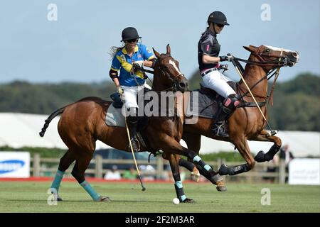 Reitsport - Polo - Finale Frauen - WARUM NICHT / TOM TAILOR während der French Open 2013 in Apremont / Chantilly (Frankreich) - 21th. September 2013 - 2nd Women French Open Chopard - 13. French Open - Foto : Christophe Bricot / DPPI - Team TOM TAILOR (Blau) ? Zentrum Porsche Roissy ( Lavinia Fabre (Cap.) - FRA - Naomi Schroder - GER - Tahnee Schroder - GER - Lia Salvo ? ARG und Team WHY NOT (schwarz und pink) Hana Grill (Cap.) - AUS - Gaele Gosset - FRA - Hazel Jackson - GBR - Anna Kates-Davis ? GBR Stockfoto