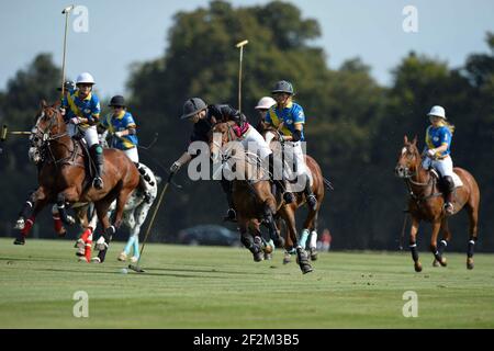 Reitsport - Polo - Finale Frauen - WARUM NICHT / TOM TAILOR während der French Open 2013 in Apremont / Chantilly (Frankreich) - 21th. September 2013 - 2nd Women French Open Chopard - 13. French Open - Foto : Christophe Bricot / DPPI - Team TOM TAILOR (Blau) ? Zentrum Porsche Roissy ( Lavinia Fabre (Cap.) - FRA - Naomi Schroder - GER - Tahnee Schroder - GER - Lia Salvo ? ARG und Team WHY NOT (schwarz und pink) Hana Grill (Cap.) - AUS - Gaele Gosset - FRA - Hazel Jackson - GBR - Anna Kates-Davis ? GBR Stockfoto