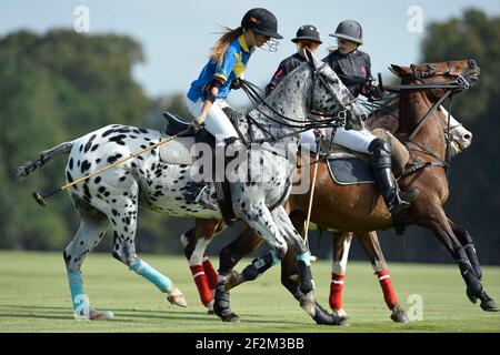 Reitsport - Polo - Finale Frauen - WARUM NICHT / TOM TAILOR während der French Open 2013 in Apremont / Chantilly (Frankreich) - 21th. September 2013 - 2nd Women French Open Chopard - 13. French Open - Foto : Christophe Bricot / DPPI - Team TOM TAILOR (Blau) ? Zentrum Porsche Roissy ( Lavinia Fabre (Cap.) - FRA - Naomi Schroder - GER - Tahnee Schroder - GER - Lia Salvo ? ARG und Team WHY NOT (schwarz und pink) Hana Grill (Cap.) - AUS - Gaele Gosset - FRA - Hazel Jackson - GBR - Anna Kates-Davis ? GBR Stockfoto