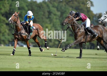 Reitsport - Polo - Finale Frauen - WARUM NICHT / TOM TAILOR während der French Open 2013 in Apremont / Chantilly (Frankreich) - 21th. September 2013 - 2nd Women French Open Chopard - 13. French Open - Foto : Christophe Bricot / DPPI - Team TOM TAILOR (Blau) ? Zentrum Porsche Roissy ( Lavinia Fabre (Cap.) - FRA - Naomi Schroder - GER - Tahnee Schroder - GER - Lia Salvo ? ARG und Team WHY NOT (schwarz und pink) Hana Grill (Cap.) - AUS - Gaele Gosset - FRA - Hazel Jackson - GBR - Anna Kates-Davis ? GBR Stockfoto