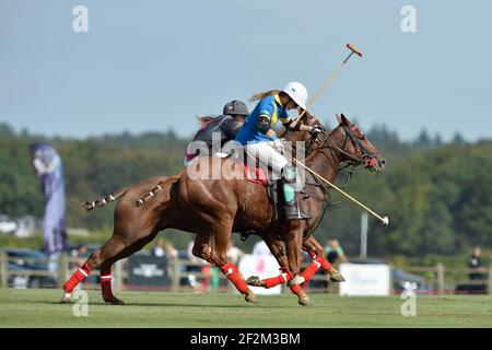 Reitsport - Polo - Finale Frauen - WARUM NICHT / TOM TAILOR während der French Open 2013 in Apremont / Chantilly (Frankreich) - 21th. September 2013 - 2nd Women French Open Chopard - 13. French Open - Foto : Christophe Bricot / DPPI - Team TOM TAILOR (Blau) ? Zentrum Porsche Roissy ( Lavinia Fabre (Cap.) - FRA - Naomi Schroder - GER - Tahnee Schroder - GER - Lia Salvo ? ARG und Team WHY NOT (schwarz und pink) Hana Grill (Cap.) - AUS - Gaele Gosset - FRA - Hazel Jackson - GBR - Anna Kates-Davis ? GBR Stockfoto