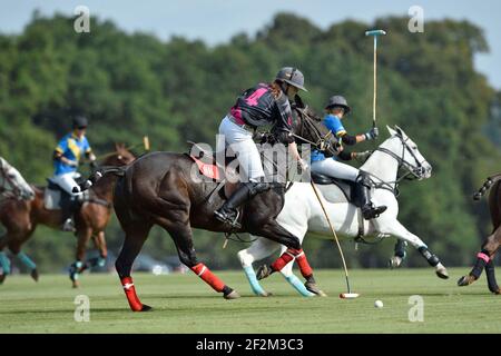 Reitsport - Polo - Finale Frauen - WARUM NICHT / TOM TAILOR während der French Open 2013 in Apremont / Chantilly (Frankreich) - 21th. September 2013 - 2nd Women French Open Chopard - 13. French Open - Foto : Christophe Bricot / DPPI - Team TOM TAILOR (Blau) ? Zentrum Porsche Roissy ( Lavinia Fabre (Cap.) - FRA - Naomi Schroder - GER - Tahnee Schroder - GER - Lia Salvo ? ARG und Team WHY NOT (schwarz und pink) Hana Grill (Cap.) - AUS - Gaele Gosset - FRA - Hazel Jackson - GBR - Anna Kates-Davis ? GBR Stockfoto