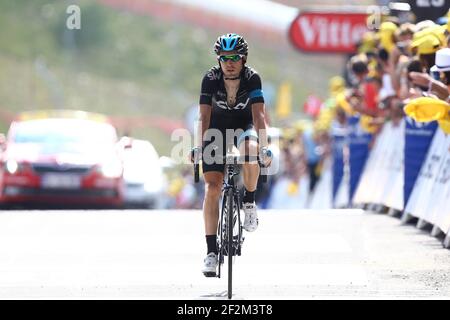 Mikel Nieve Ituralde aus Spanien, der für Team Sky fährt, schaut auf, als er die Ziellinie während der Tour of France überquert, UCI World Tour 2014, Etappe 17, Saint-Gaudens - Saint-Lary Pla d'Adet (224,5 km), am 23. Juli 2014 - Foto Manuel Blondau / AOP Press / DPPI Stockfoto