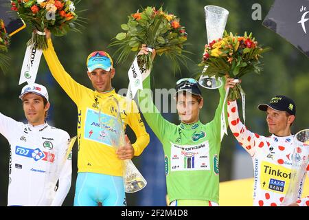 Thibaut Pinot of France Reiten für FDJ.fr, Vincenzo Nibali von Italien Reiten für Astana Pro Team, Peter sagan von der Slowakei Reiten für Cannondale und Rafal Majka von Polen Reiten für Tinkoff-Saxo (von L bis R) feiern auf dem Podium während der Tour of France, UCI World Tour 2014, Etappe 21, Evry - Paris Champs Elysees (137,5 km), am 27. Juli 2014 - Foto Manuel Blondau / AOP Press / DPPI Stockfoto