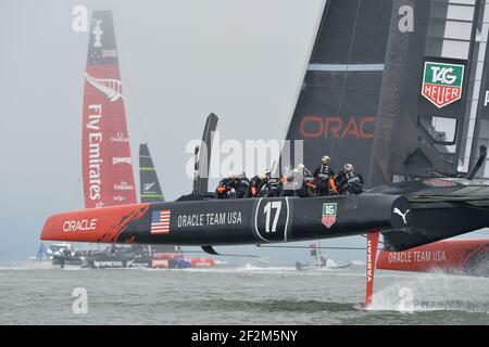 Challenger Emirates Team Neuseeland und Defender Oracle Team USA in Aktion für den zweiten Tag (Tag 2) des America's Cup 34 vor San Francisco (West USA), 8th. September 2013 - Foto : Christophe Favreau / DPPI - Stockfoto