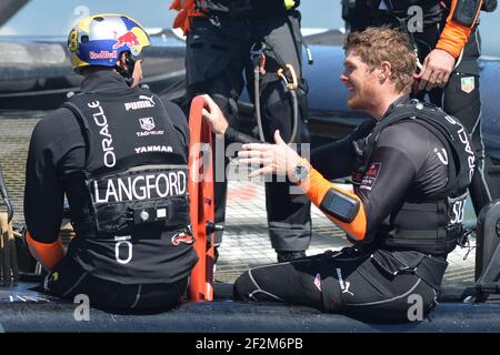 Langford und Steuermann Slingsby sprechen über Defender Oracle Team USA nach dem Sieg Rennen 12 am achten Tag des America's Cup 34 vor San Francisco (West USA), 19th. September 2013 - Foto : Christophe Favreau / DPPI - Stockfoto