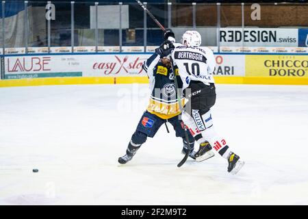 Ambri, Schweiz. März 2021, 12th. 12,03.2021, Ambri, Stadio Valascia, National League: HC Ambri-Piotta - HC Lugano, #82 Michael Ngoy (Ambri) stops #10 Alessio Bertaggia (Lugano) (Schweiz/Kroatien OUT) Credit: SPP Sport Press Photo. /Alamy Live Nachrichten Stockfoto