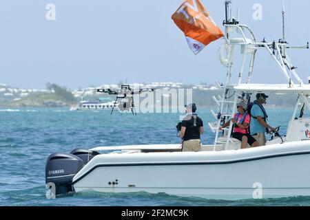 TV Media Drohne Dreharbeiten während des Louis Vuitton America's Cup Challenger Playoff Halbfinale 4th im Great Sound of Hamilton, Bermuda am 8th. Juni 2017 - Foto Christophe Favreau / DPPI Stockfoto