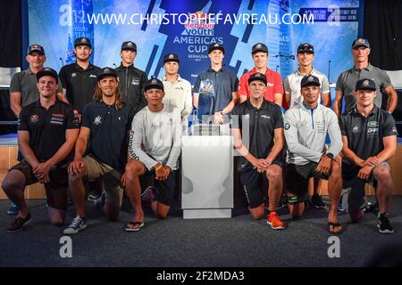 Skipper während des Vorstarts zum Louis Vuitton America's Cup Challenger Playoff Finale 4th im Great Sound of Hamilton, Bermuda am 11th. Juni 2017 - Foto Christophe Favreau / DPPI Stockfoto