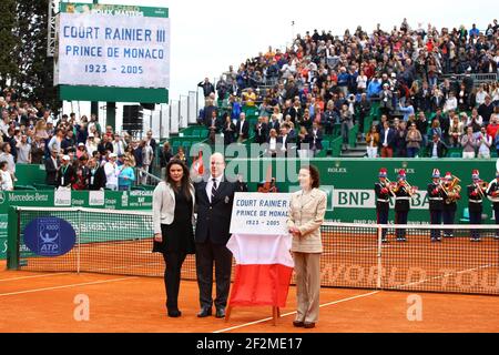 Melanie de Massy (L), Prinz Albert II. Von Monaco und Elisabeth-Anne de Massy (R) eröffnen am 19. April 2015 im Monte-Carlo Country Club in Roquebrune-Cap-Martin, Frankreich, den "Court Rainier III" vor dem ATP Monte-Carlo Rolex Masters 2015 Finale. Foto Manuel Blondau / AOP PRESS / DPPI Stockfoto