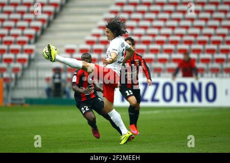 Edison Cavani von Paris SG während der französischen Meisterschaft L1 Fußballspiel zwischen Nizza und Paris Saint Germain am 18. April 2015 im Allianz Riviera Stadion in Nizza, Frankreich. Foto: Manuel Blondau / AOP Press / DPPI Stockfoto