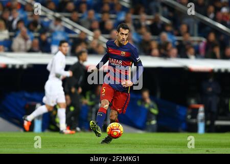 Sergio Busquets FC Barcelona während des Fußballspiels der spanischen Meisterschaft Liga zwischen Real Madrid CF und FC Barcelona am 21. November 2015 im Santiago Bernabeu Stadion in Madrid, Spanien. Foto: Manuel Blondau/AOP Press/DPPI Stockfoto