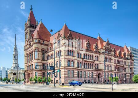 Das Rathaus von Cincinnati, Sitz der Stadtverwaltung, wurde 1894 erbaut und von Samuel Hannaford & Sons im romanischen Richardson-Stil entworfen. Stockfoto