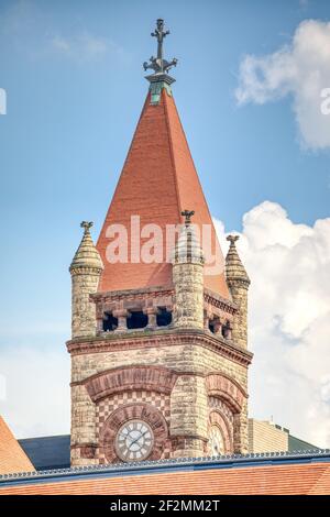 Das Rathaus von Cincinnati, Sitz der Stadtverwaltung, wurde 1894 erbaut und von Samuel Hannaford & Sons im romanischen Richardson-Stil entworfen. Stockfoto