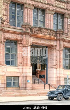 Das Rathaus von Cincinnati, Sitz der Stadtverwaltung, wurde 1894 erbaut und von Samuel Hannaford & Sons im romanischen Richardson-Stil entworfen. Stockfoto