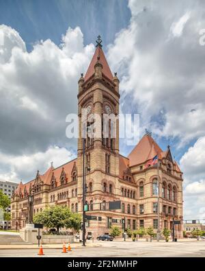 Das Rathaus von Cincinnati, Sitz der Stadtverwaltung, wurde 1894 erbaut und von Samuel Hannaford & Sons im romanischen Richardson-Stil entworfen. Stockfoto