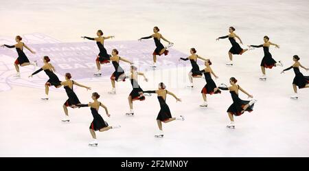 Team Paradise of Russia tritt beim Synchronized Skating beim ISU Figure Skating Grand Prix Finale 2015-2016 im Barcelona Convention Center in Barcelona, Spanien, am 12. Dezember 2015 an.Foto: Manuel Blondau/AOP.Press/DPPI Stockfoto