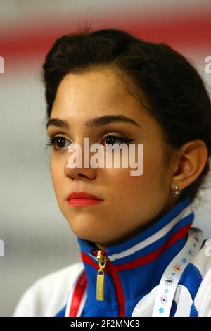 Evgenia Medvedeva aus Russland wird während der Pressekonferenz beim ISU-Finale des Grand Prix Eiskunstlaufs 2015-2016 im Barcelona Convention Center, in Barcelona, Spanien, am 12. Dezember 2015 abgebildet.Foto: Manuel Blondau/AOP.Press/DPPI Stockfoto