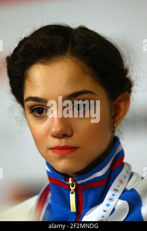 Evgenia Medvedeva aus Russland wird während der Pressekonferenz beim ISU-Finale des Grand Prix Eiskunstlaufs 2015-2016 im Barcelona Convention Center, in Barcelona, Spanien, am 12. Dezember 2015 abgebildet.Foto: Manuel Blondau/AOP.Press/DPPI Stockfoto