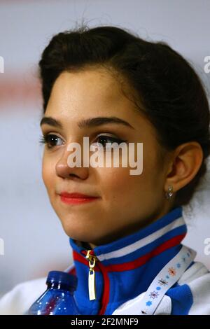 Evgenia Medvedeva aus Russland wird während der Pressekonferenz beim ISU-Finale des Grand Prix Eiskunstlaufs 2015-2016 im Barcelona Convention Center, in Barcelona, Spanien, am 12. Dezember 2015 abgebildet.Foto: Manuel Blondau/AOP.Press/DPPI Stockfoto