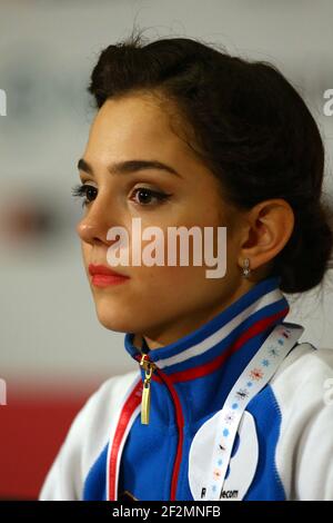 Evgenia Medvedeva aus Russland wird während der Pressekonferenz beim ISU-Finale des Grand Prix Eiskunstlaufs 2015-2016 im Barcelona Convention Center, in Barcelona, Spanien, am 12. Dezember 2015 abgebildet.Foto: Manuel Blondau/AOP.Press/DPPI Stockfoto