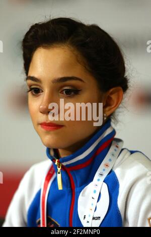 Evgenia Medvedeva aus Russland wird während der Pressekonferenz beim ISU-Finale des Grand Prix Eiskunstlaufs 2015-2016 im Barcelona Convention Center, in Barcelona, Spanien, am 12. Dezember 2015 abgebildet.Foto: Manuel Blondau/AOP.Press/DPPI Stockfoto