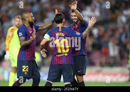 Lionel Messi vom FC Barcelona feiert mit Luis Suarez und Arturo Vidal nach dem vierten Tor seiner Mannschaft während der UEFA Champions League, Gruppe B Fußballspiel zwischen FC Barcelona und PSV Eindhoven am 18. September 2018 im Camp Nou Stadion in Barcelona, Spanien – Foto Manuel Blondau / AOP Press / DPPI Stockfoto
