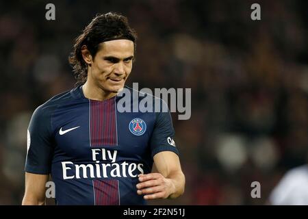 Paris Saint-Germain's Uruguayan Forward Edinson Cavani schaut während der französischen Meisterschaft Ligue 1 Fußballspiel zwischen Paris Saint-Germain und Toulouse FC am 19. Februar 2017 im Parc des Princes Stadion in Paris, Frankreich - Foto Benjamin Cremel / DPPI Stockfoto